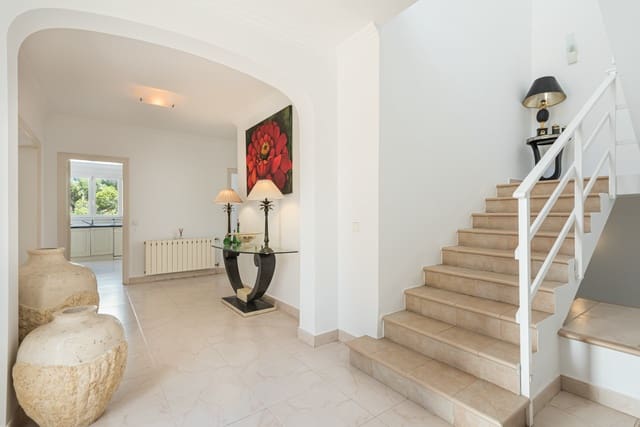 3 slaapkamer Villa te koop in Santa Ponsa, Calvià met zwembad - € 1.750.000 (Ref: 9822443)