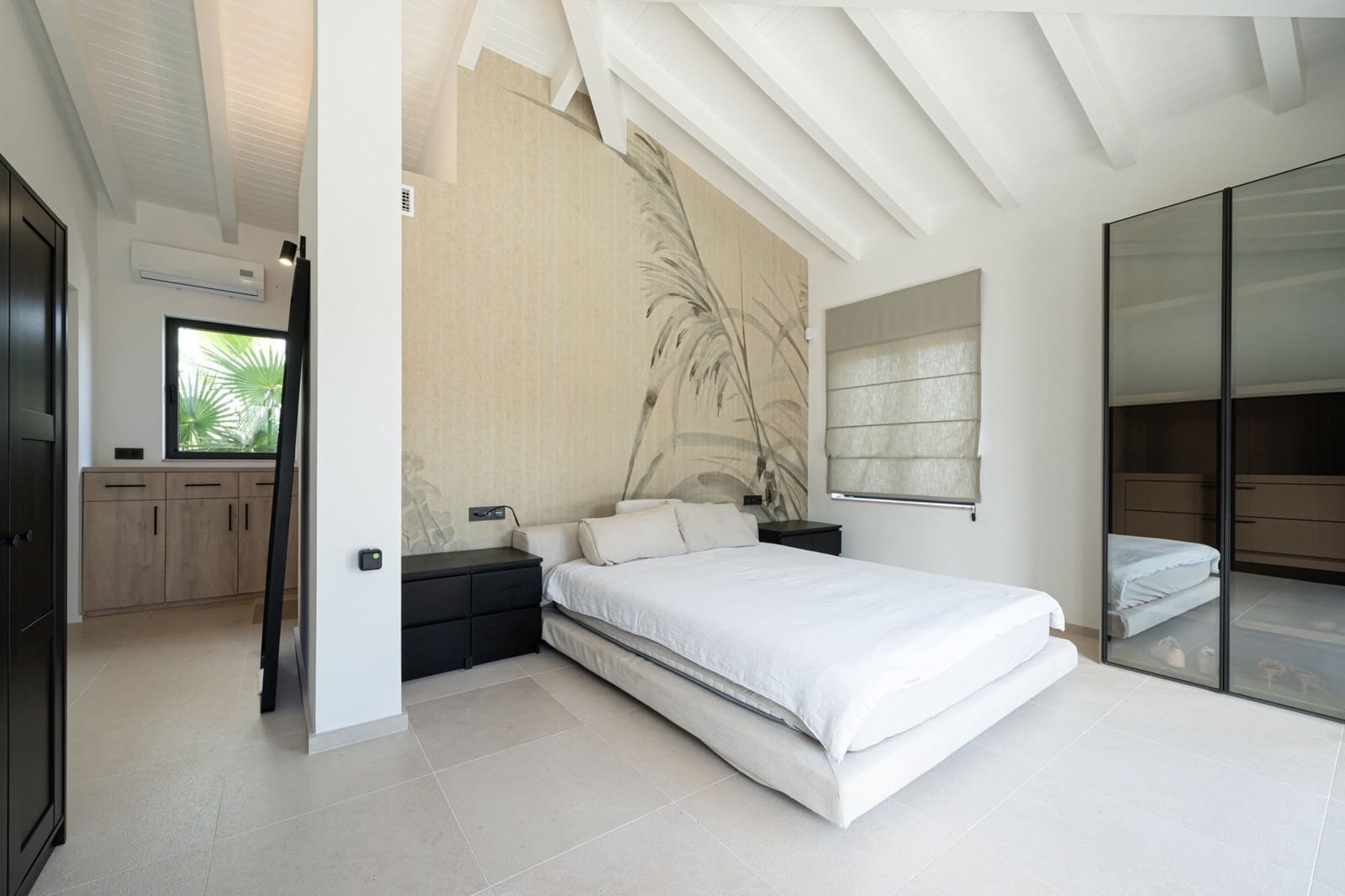 5 bedroom Villa for rent in Santa Ponsa with pool garage - € 10,000 (Ref: 9830861)