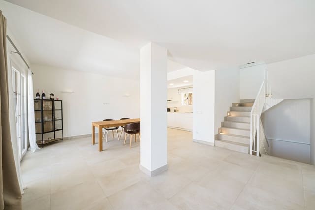 2 sypialnia Dom na sprzedaż w Santa Ponsa, Calvià z basenem garażem - 1 695 000 € (Ref: 9830862)