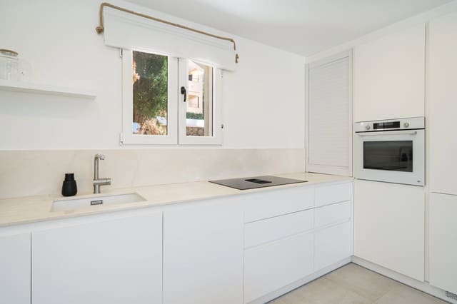 2 sypialnia Dom na sprzedaż w Santa Ponsa, Calvià z basenem garażem - 1 695 000 € (Ref: 9830862)