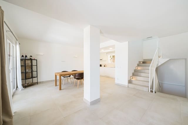 2 soverom Hus til salgs i Santa Ponsa, Calvià med svømmebasseng - € 1 695 000 (Ref: 9830862)