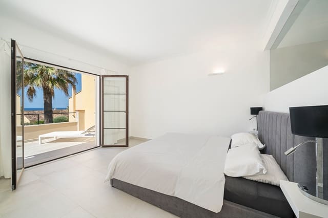 2 soverom Hus til salgs i Santa Ponsa, Calvià med svømmebasseng - € 1 695 000 (Ref: 9830862)