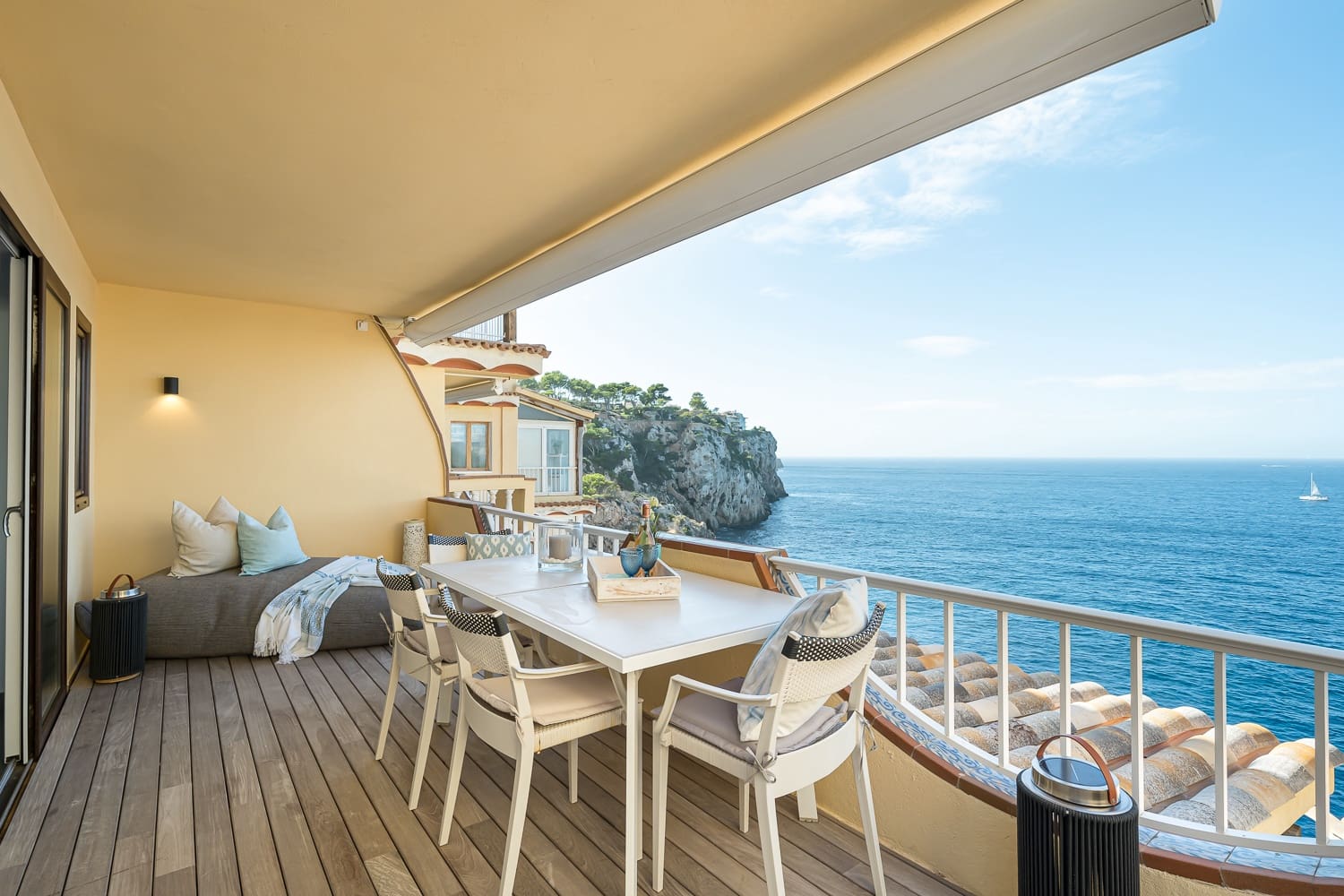 2 bedroom Apartment for sale in Santa Ponsa - € 1,150,000 (Ref: 9835982)