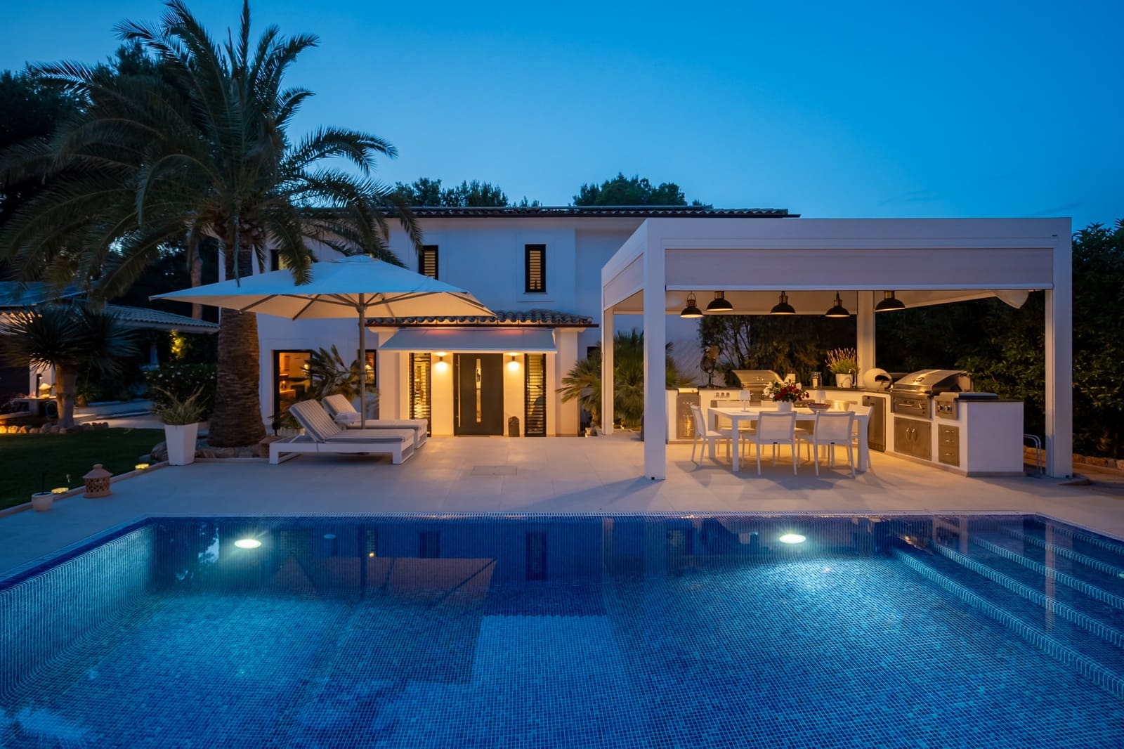 5 bedroom Villa for sale in Santa Ponsa with pool - € 3,750,000 (Ref: 9842774)
