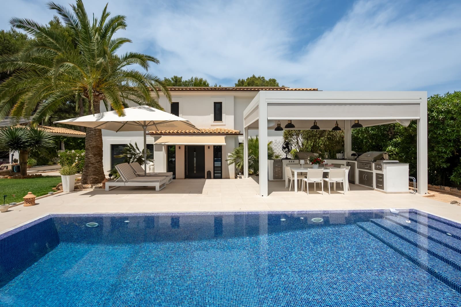 5 bedroom Villa for sale in Santa Ponsa with pool garage - € 3,750,000 (Ref: 9842774)