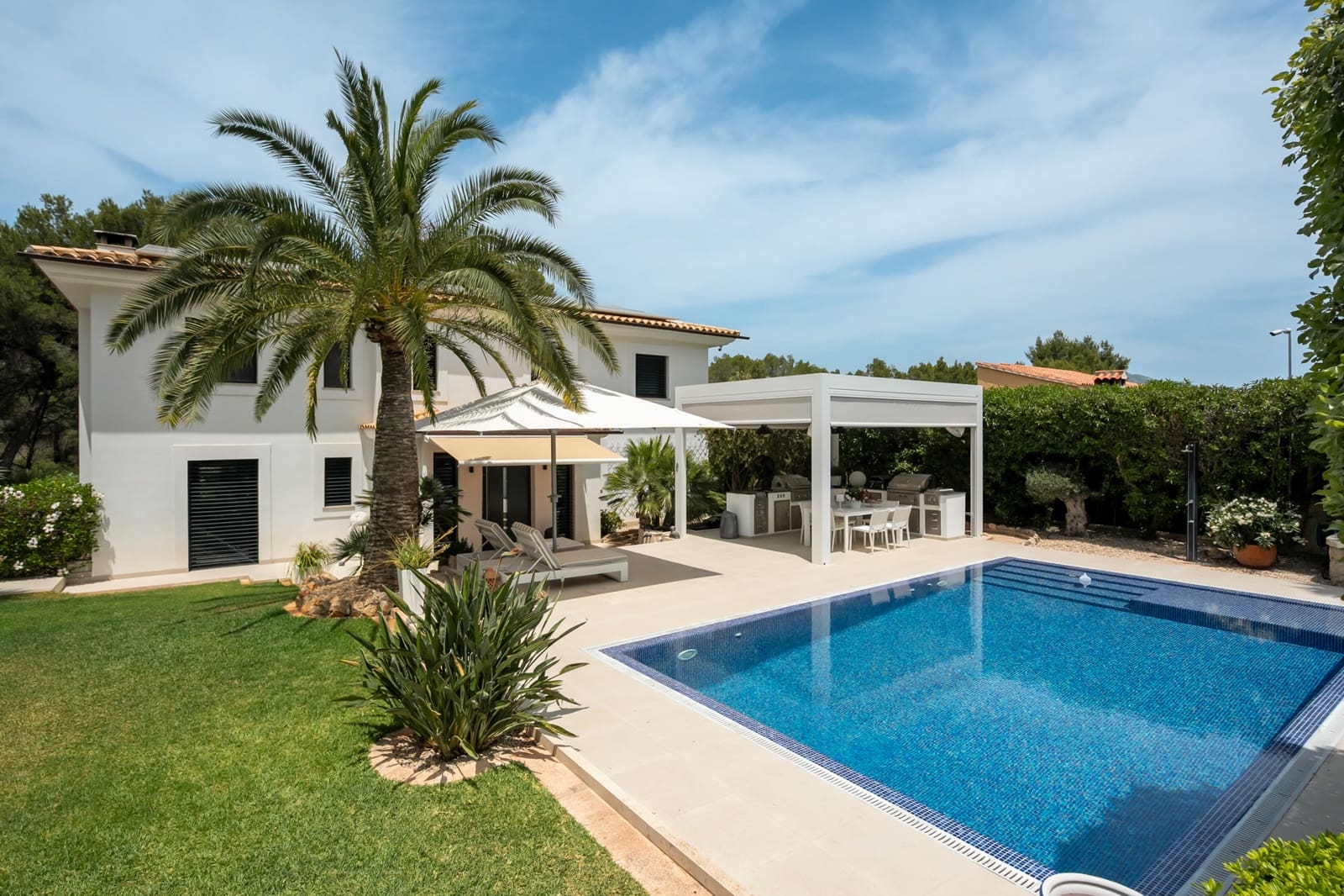 5 bedroom Villa for sale in Santa Ponsa with pool garage - € 3,750,000 (Ref: 9842774)