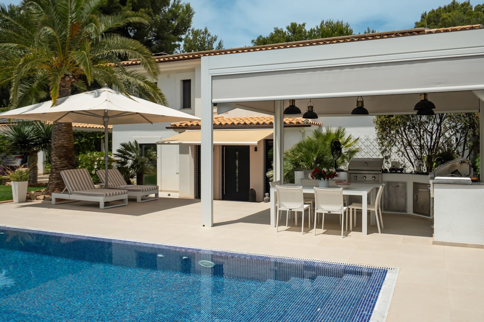 5 bedroom Villa for sale in Santa Ponsa with pool garage - € 3,750,000 (Ref: 9842774)