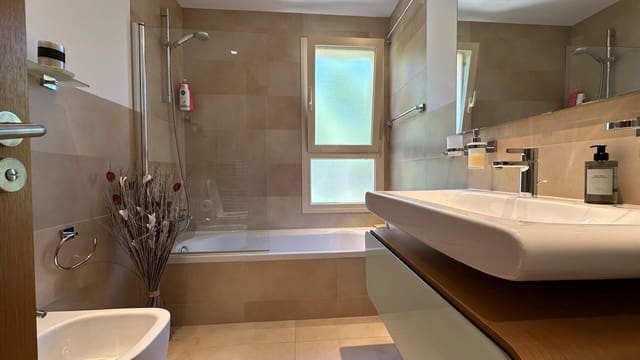 4 makuuhuone Huoneisto vuokrattavana paikassa Santa Ponsa, Calvià mukana uima-altaan 
autotalli - 3 500 € (Ref: 9855066)