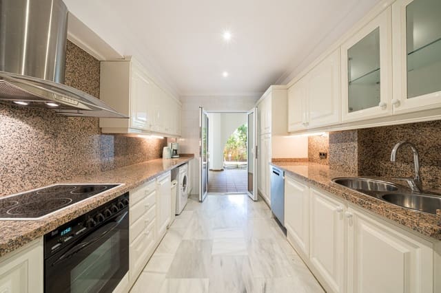 2 sypialnia Apartament na sprzedaż w Santa Ponsa, Calvià z basenem garażem - 895 000 € (Ref: 9864741)