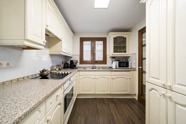 3 Zimmer Villa zu verkaufen in Santa Ponsa, Calvià mit Pool Garage - 1.250.000 € (Ref: 9884331)