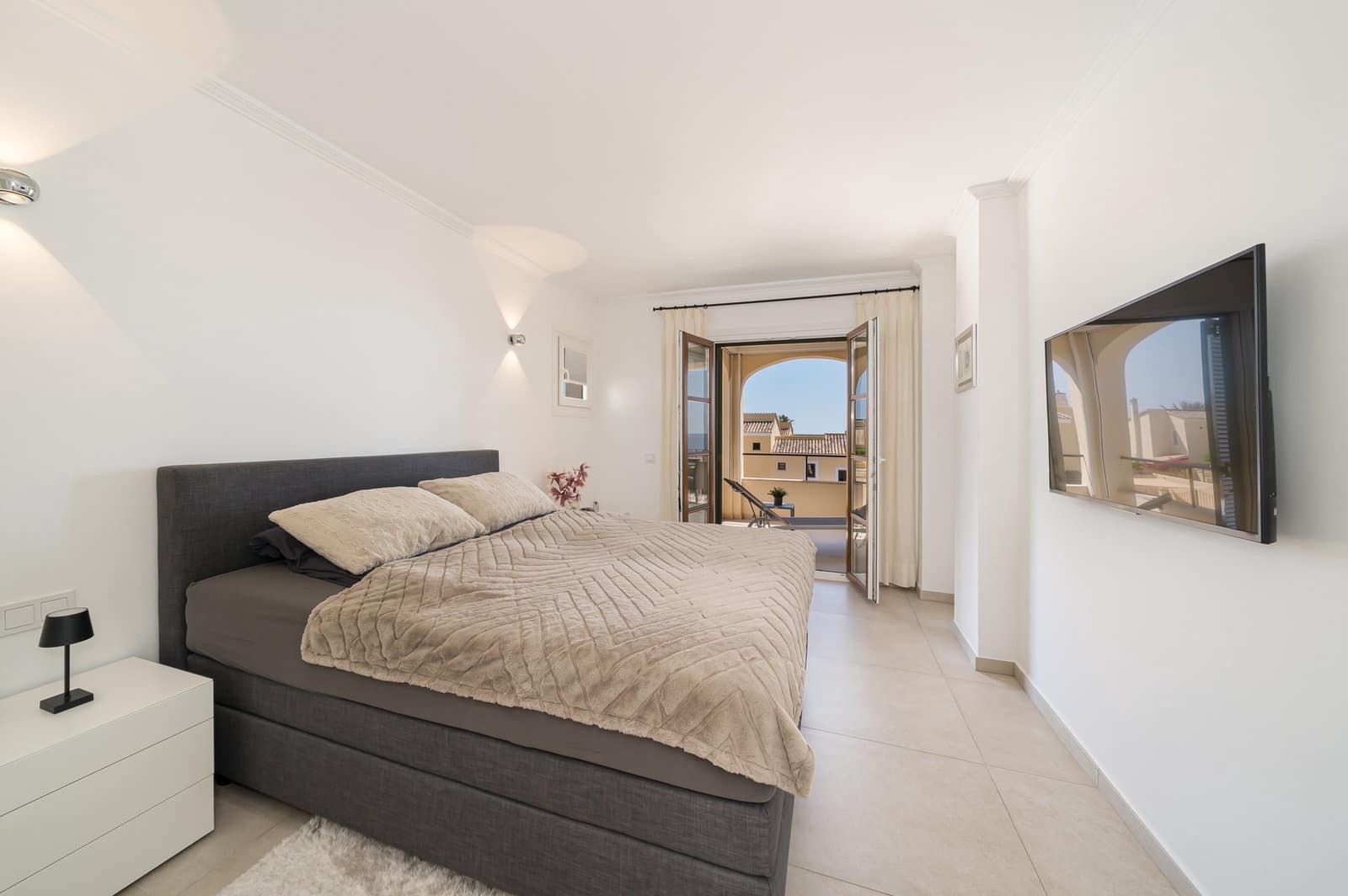 3 sypialnia Apartament na sprzedaż w Santa Ponsa z basenem garażem - 2 700 000 € (Ref: 9884332)