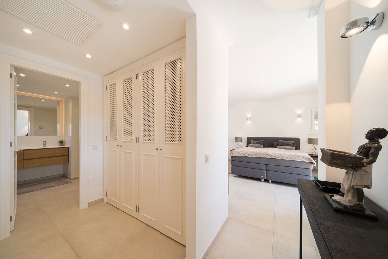 3 sypialnia Apartament na sprzedaż w Santa Ponsa z basenem garażem - 2 700 000 € (Ref: 9884332)