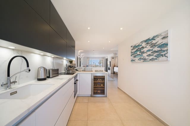 3 sypialnia Apartament na sprzedaż w Santa Ponsa, Calvià z basenem garażem - 2 700 000 € (Ref: 9884332)