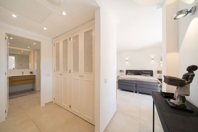 3 sypialnia Apartament na sprzedaż w Santa Ponsa, Calvià z basenem garażem - 2 700 000 € (Ref: 9884332)