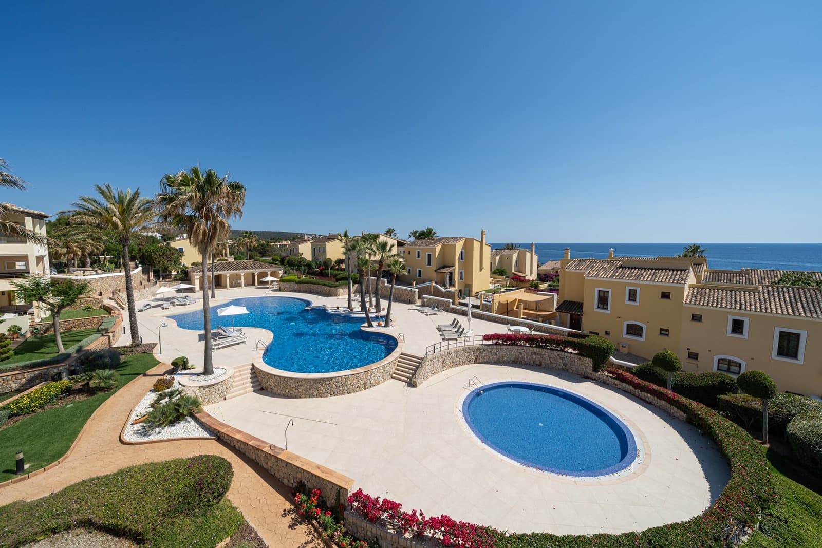 3 sypialnia Apartament na sprzedaż w Santa Ponsa z basenem garażem - 2 700 000 € (Ref: 9884332)