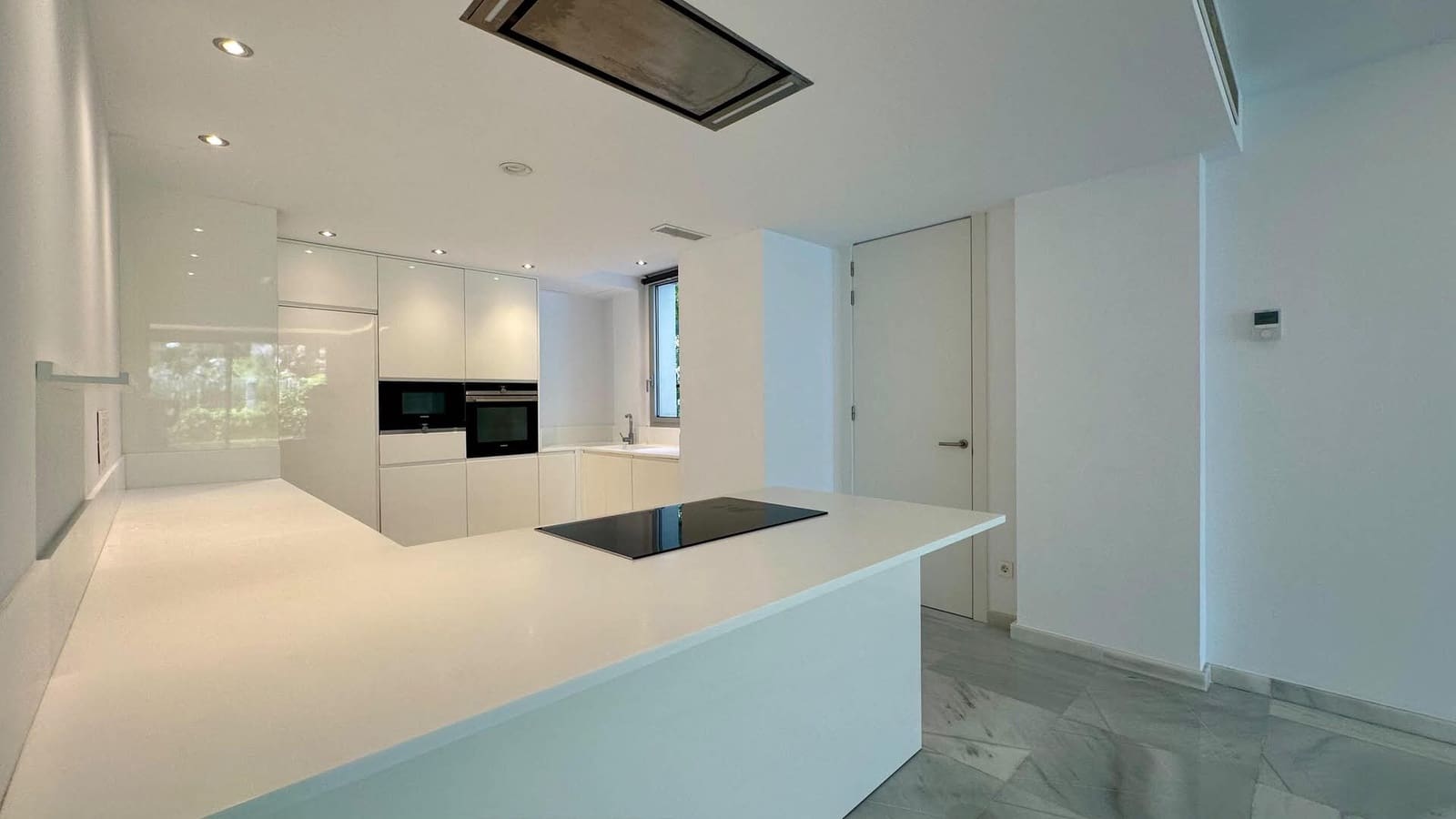 Appartement de 3 chambres à louer à Palma de Mallorca avec piscine garage - 4 200 € (Ref: 9901618)