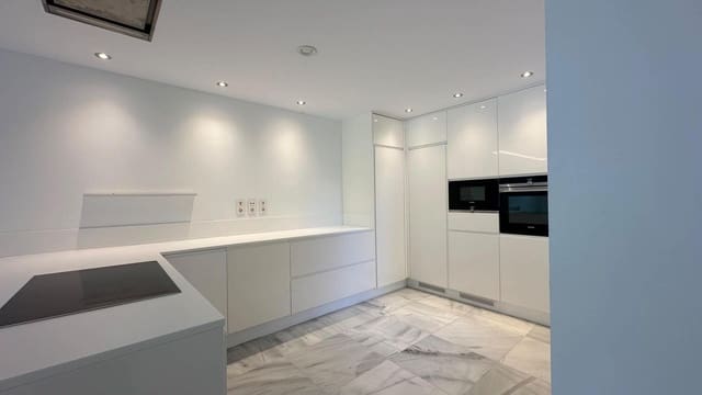 Appartement de 3 chambres à louer à Palma de Mallorca avec piscine garage - 4 200 € (Ref: 9901618)