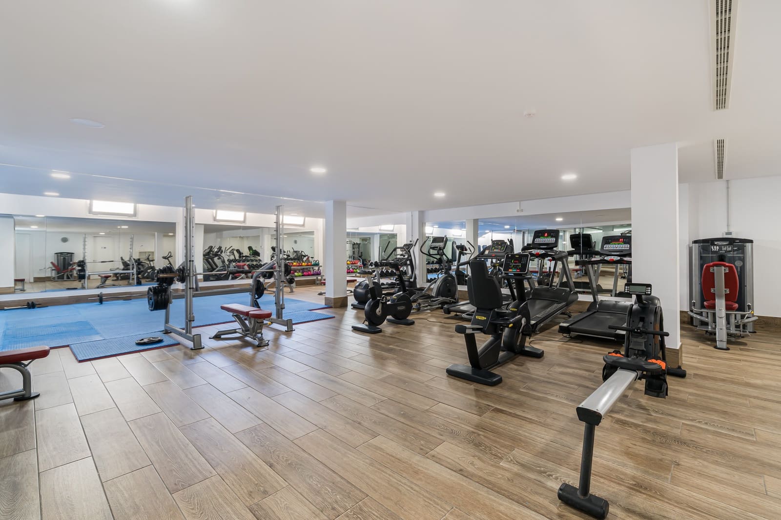 3 bedroom Apartment for rent in Palma de Mallorca with pool garage - € 4,200 (Ref: 9901618)