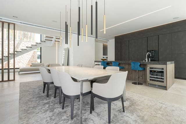 5 soverom Villa til salgs i Santa Ponsa, Calvià med svømmebasseng - € 6 450 000 (Ref: 9963406)