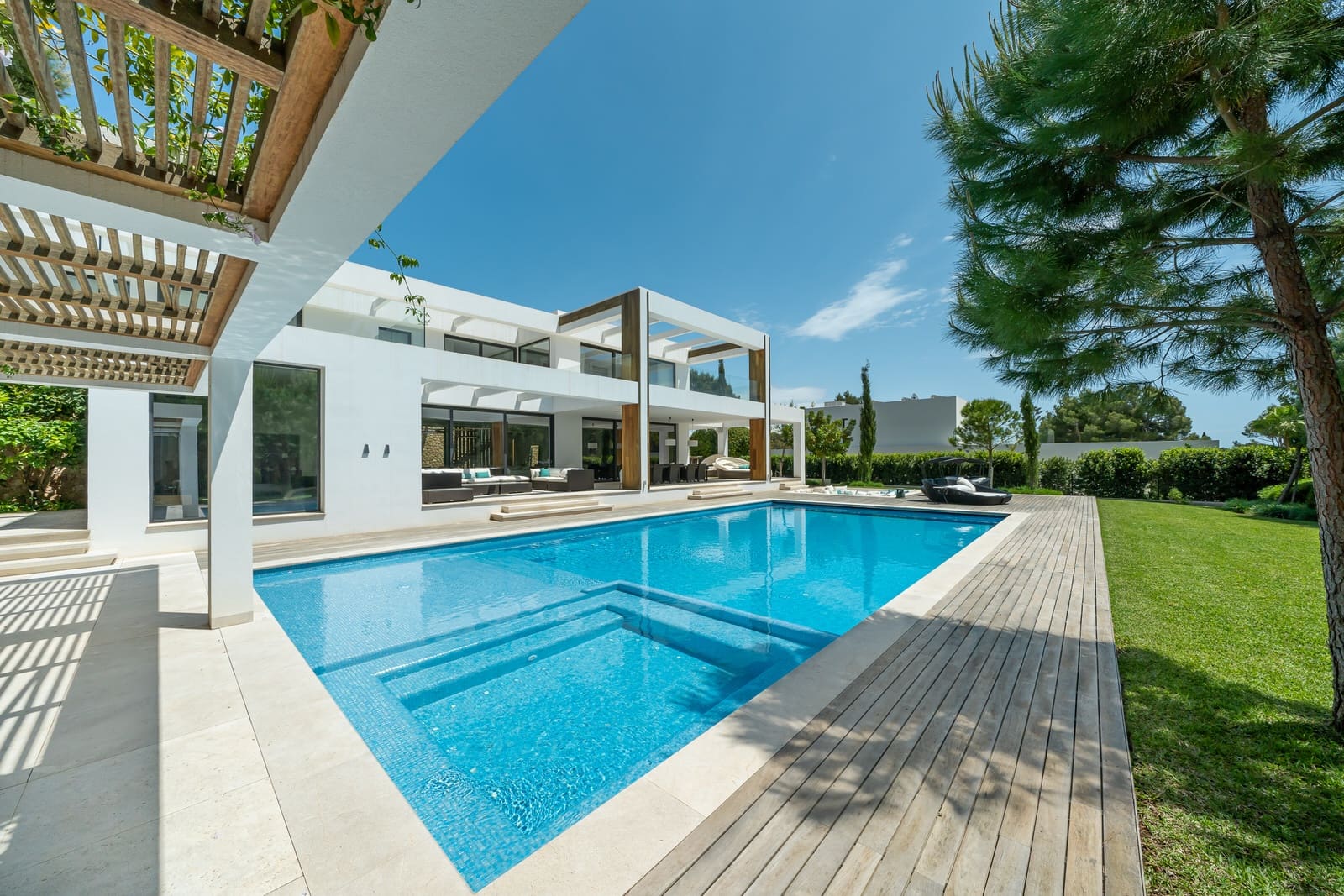 5 bedroom Villa for sale in Santa Ponsa with pool - € 6,450,000 (Ref: 9963406)