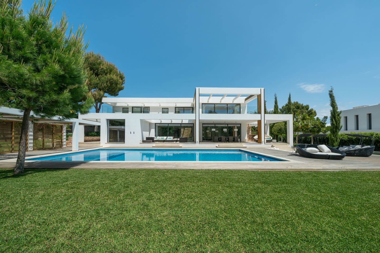 5 bedroom Villa for sale in Santa Ponsa with pool - € 6,450,000 (Ref: 9963406)