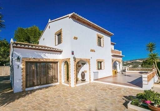 4 bedroom Finca/Country House for sale in Teulada Pueblo, Teulada-Moraira - € 780,000 (Ref: 7989724)