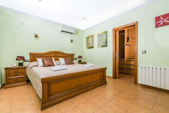 4 bedroom Finca/Country House for sale in Teulada Pueblo, Teulada-Moraira - € 780,000 (Ref: 7989724)