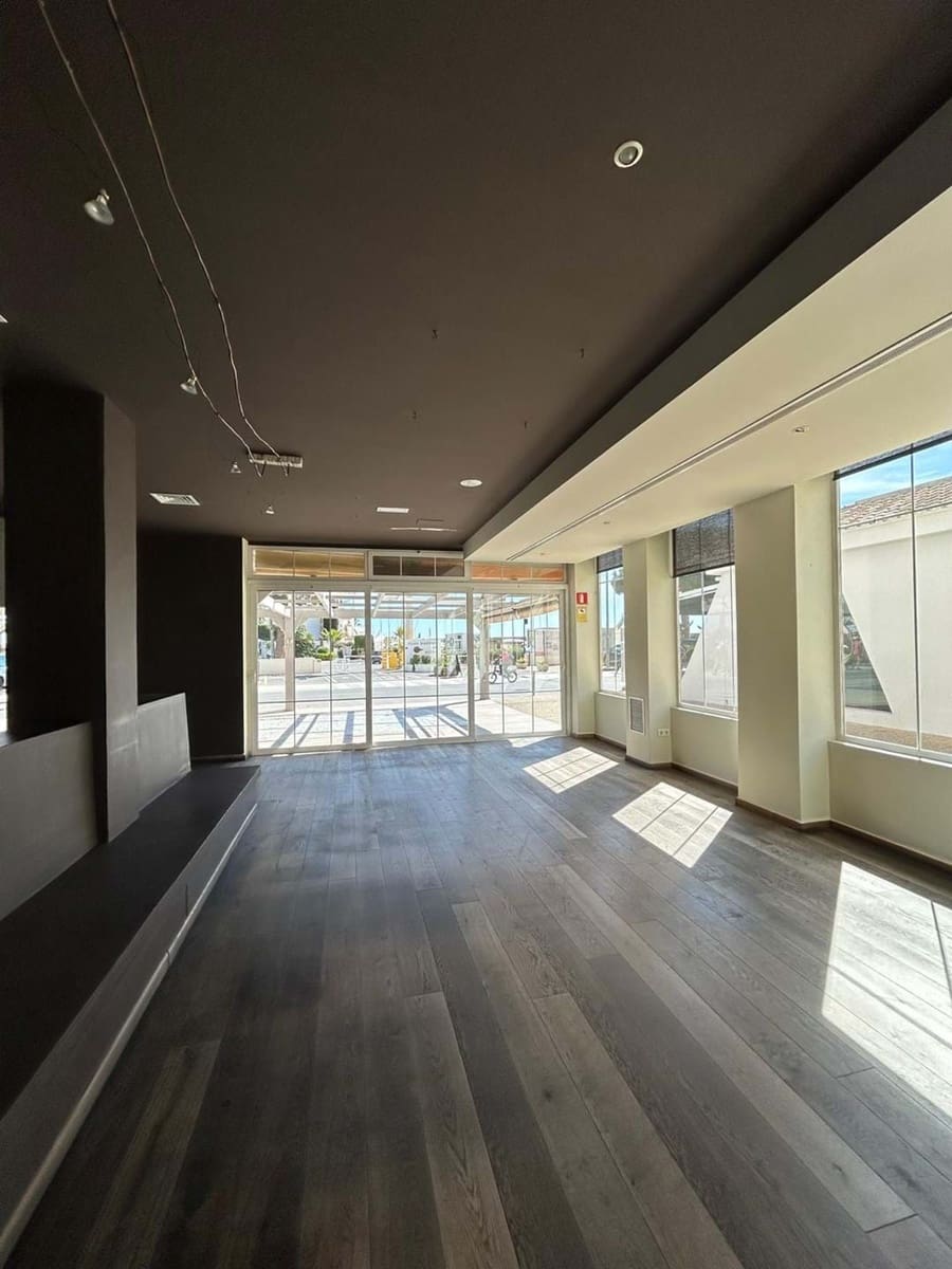 Commercial for sale in Altea - € 700,000 (Ref: 8389970)