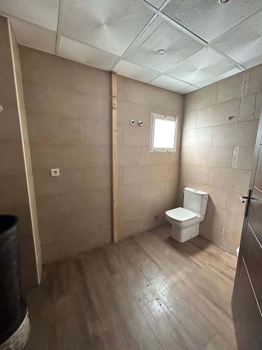 Commercial for sale in Altea - € 700,000 (Ref: 8389970)