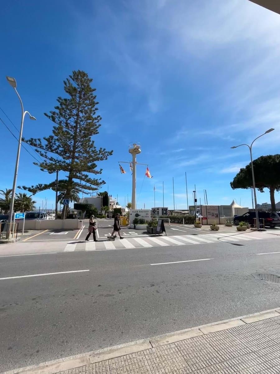 Commercial for sale in Altea - € 700,000 (Ref: 8389970)