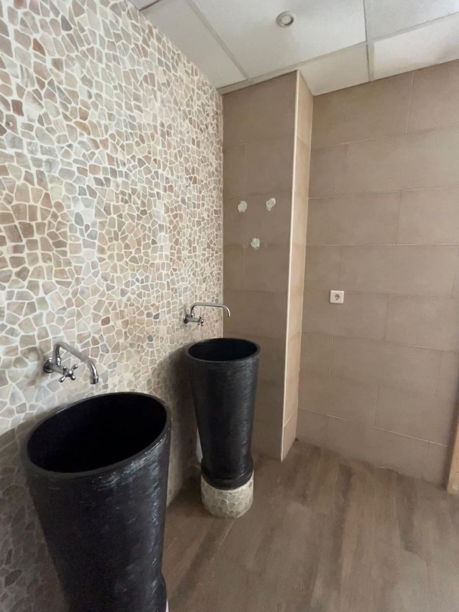 Commercial for sale in Altea - € 700,000 (Ref: 8389970)