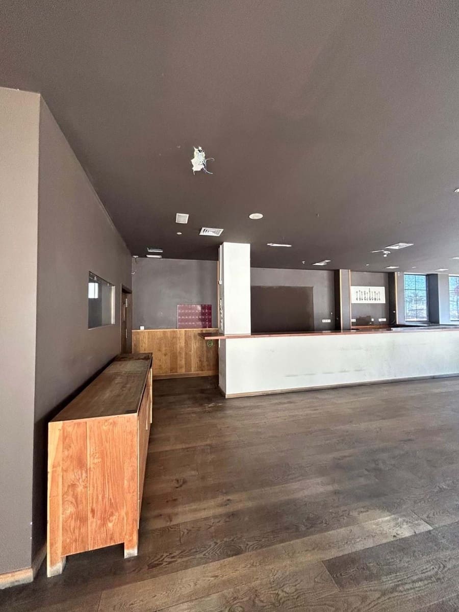 Commercial for sale in Altea - € 700,000 (Ref: 8389970)