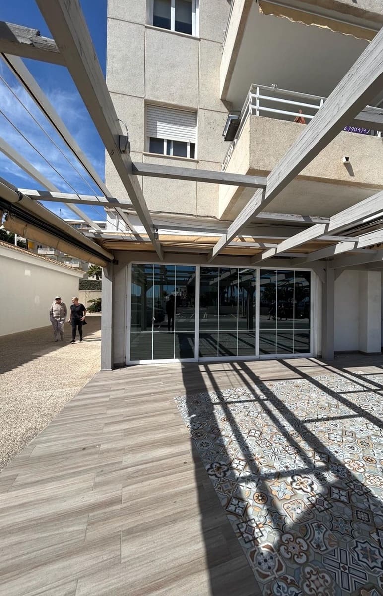 Commercial for sale in Altea - € 700,000 (Ref: 8389970)