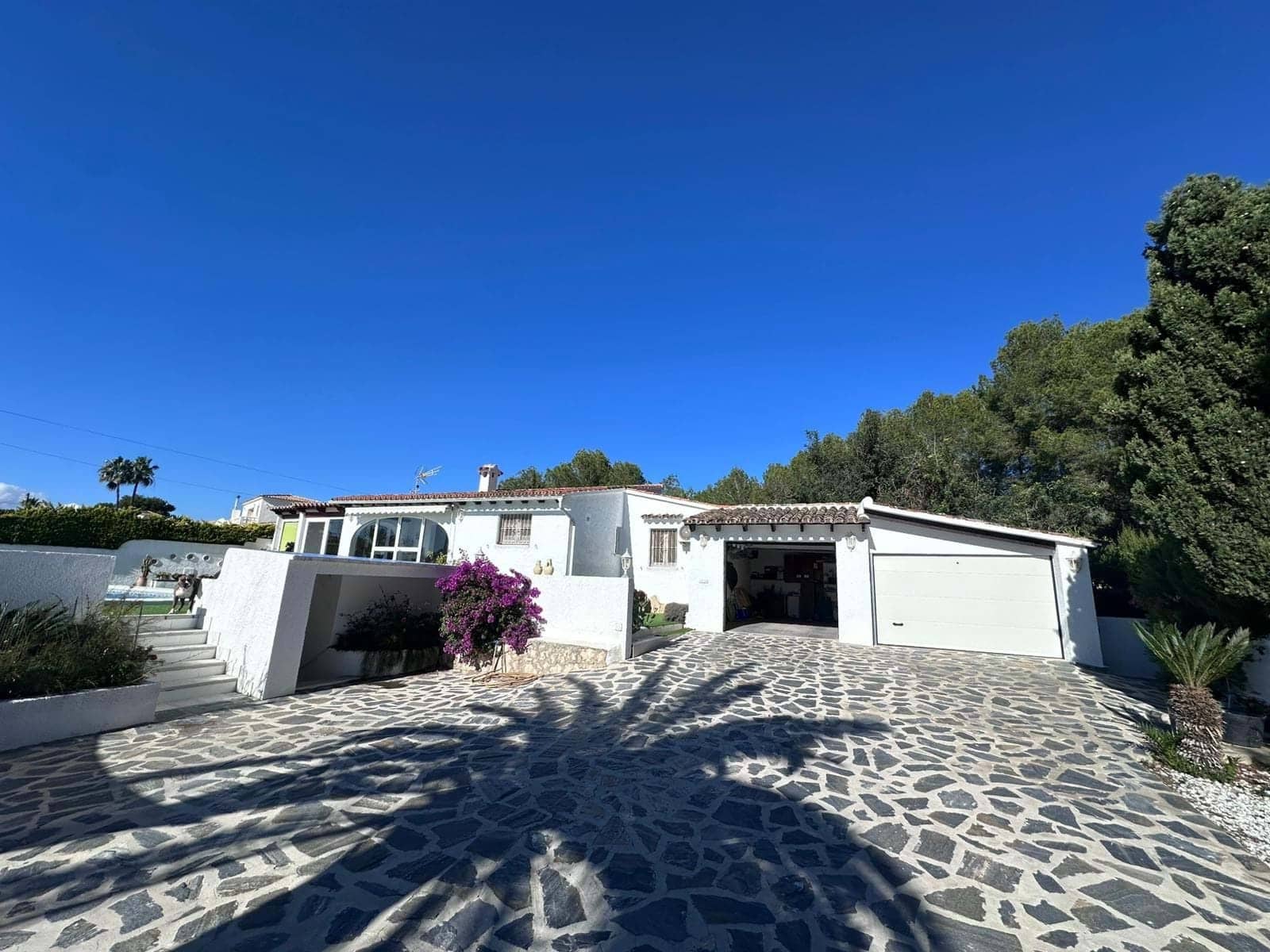 3 soveværelse Villa til salg i Teulada med swimmingpool garage - € 975.000 (Ref: 9400153)