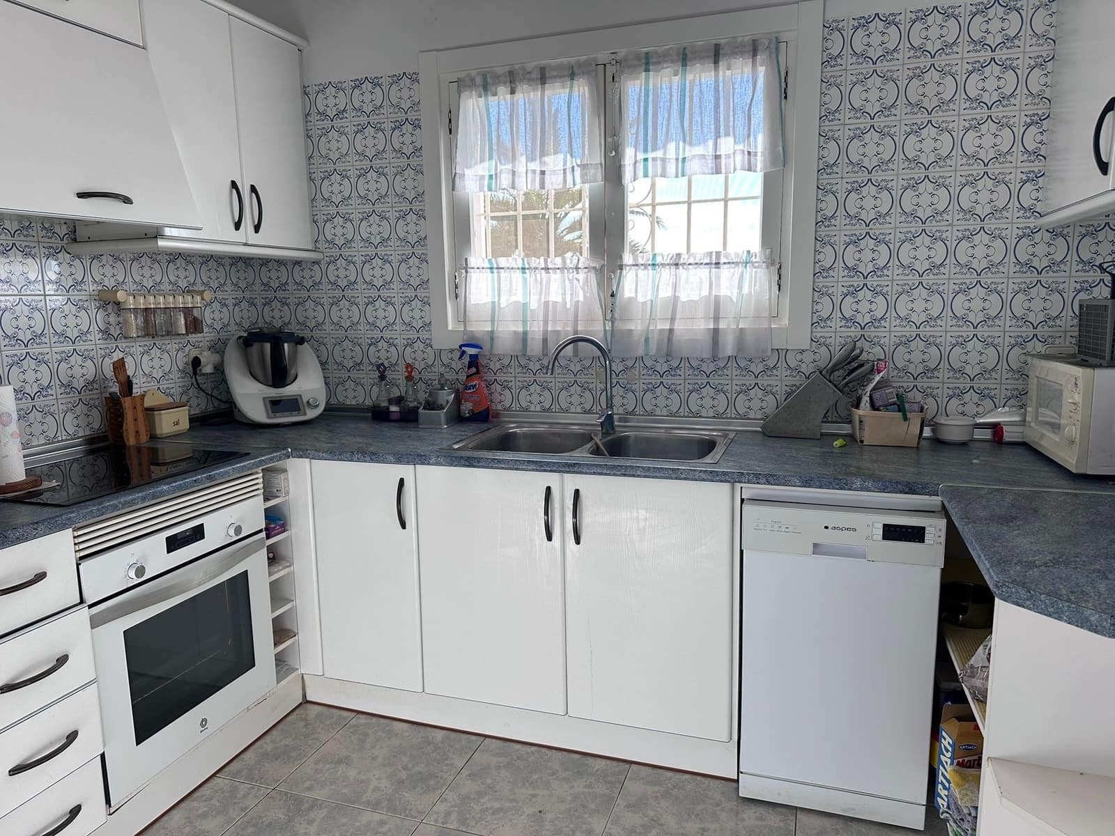 3 soveværelse Villa til salg i Teulada med swimmingpool garage - € 975.000 (Ref: 9400153)