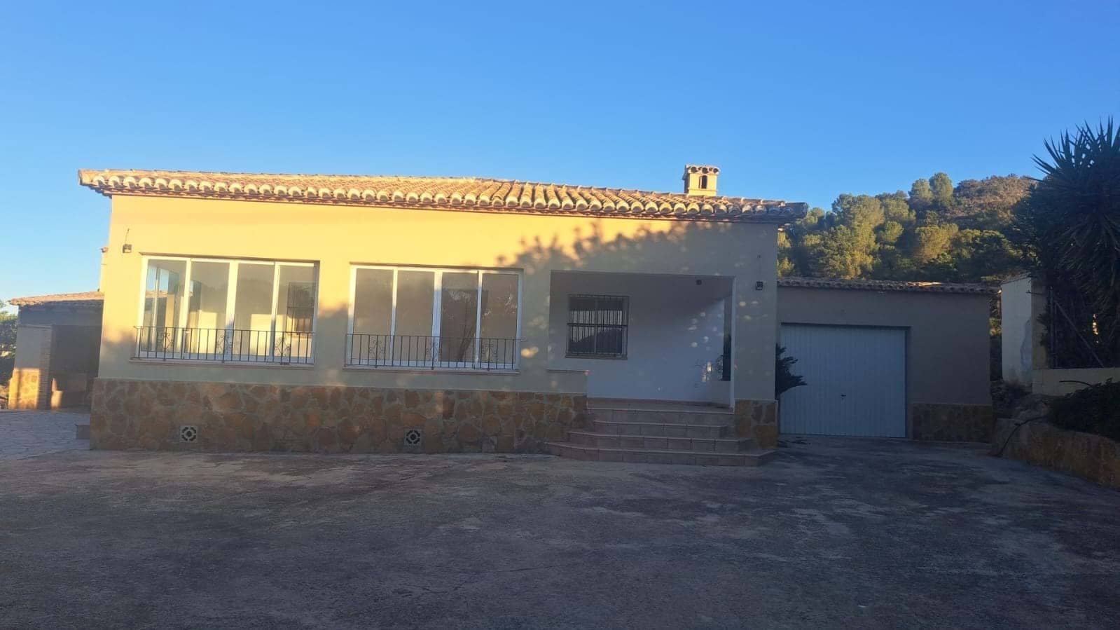 3 sypialnia Finka/Dom wiejski na sprzedaż w Quatretondeta z basenem garażem - 265 000 € (Ref: 9432720)