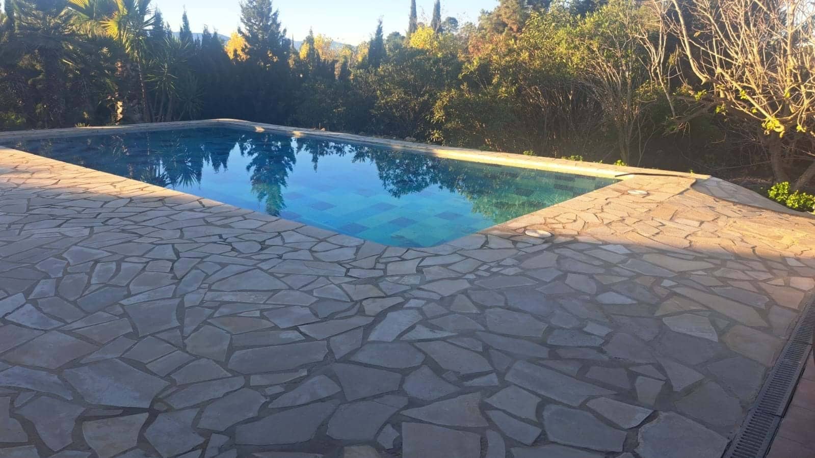 3 sypialnia Finka/Dom wiejski na sprzedaż w Quatretondeta z basenem garażem - 265 000 € (Ref: 9432720)