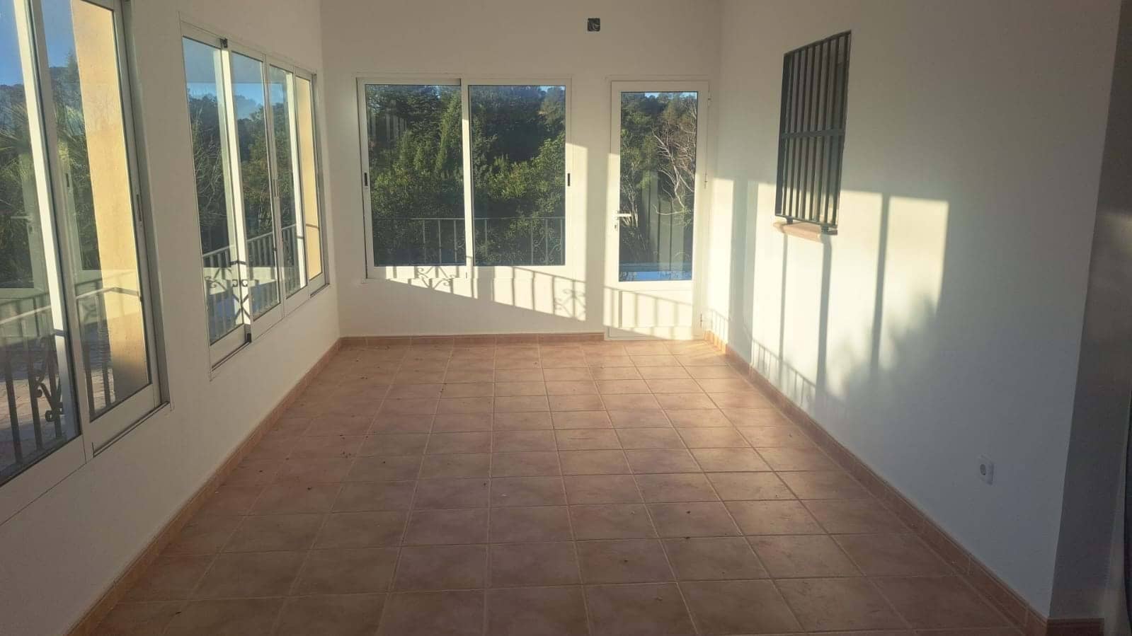 3 sypialnia Finka/Dom wiejski na sprzedaż w Quatretondeta z basenem garażem - 265 000 € (Ref: 9432720)