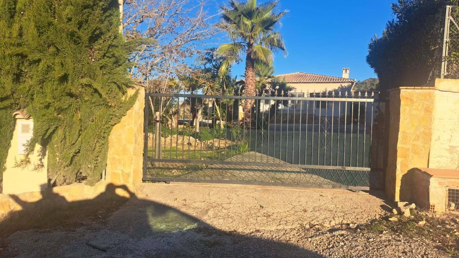 3 sypialnia Finka/Dom wiejski na sprzedaż w Quatretondeta z basenem garażem - 265 000 € (Ref: 9432720)