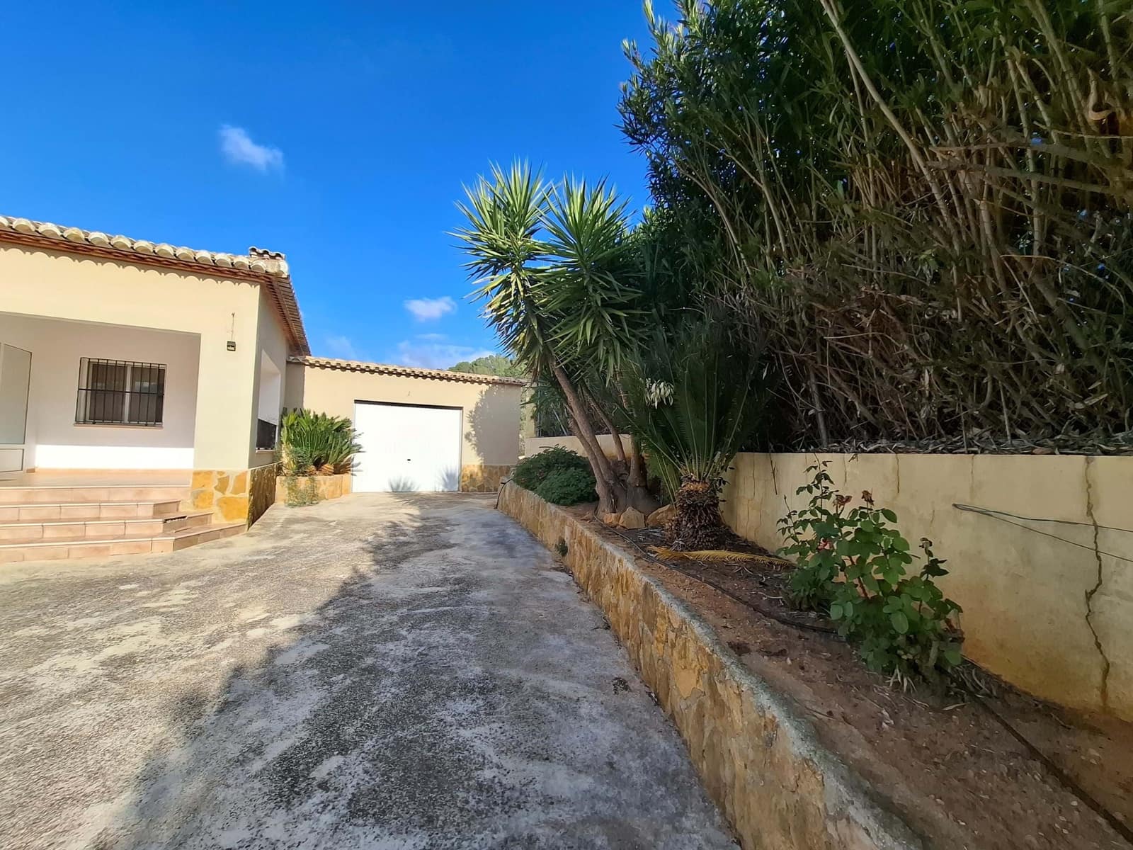 3 sypialnia Finka/Dom wiejski na sprzedaż w Quatretondeta z basenem garażem - 265 000 € (Ref: 9432720)