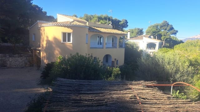 Chalet de 4 habitaciones en Javea / Xàbia en venta con piscina garaje - 875.000 € (Ref: 9445431)