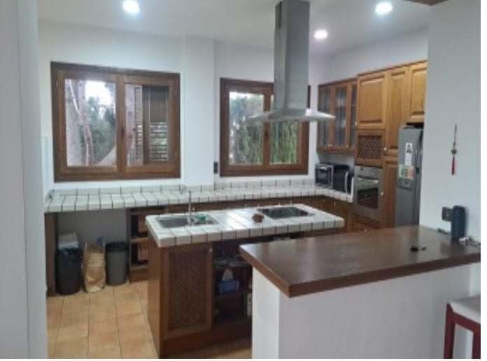 5 bedroom Villa for sale in Montserrat with pool - € 675,000 (Ref: 9891486)