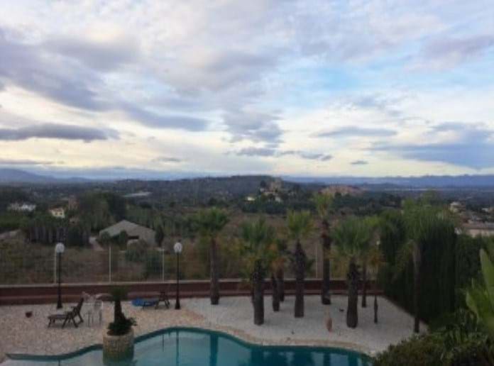 5 bedroom Villa for sale in Montserrat with pool - € 675,000 (Ref: 9891486)