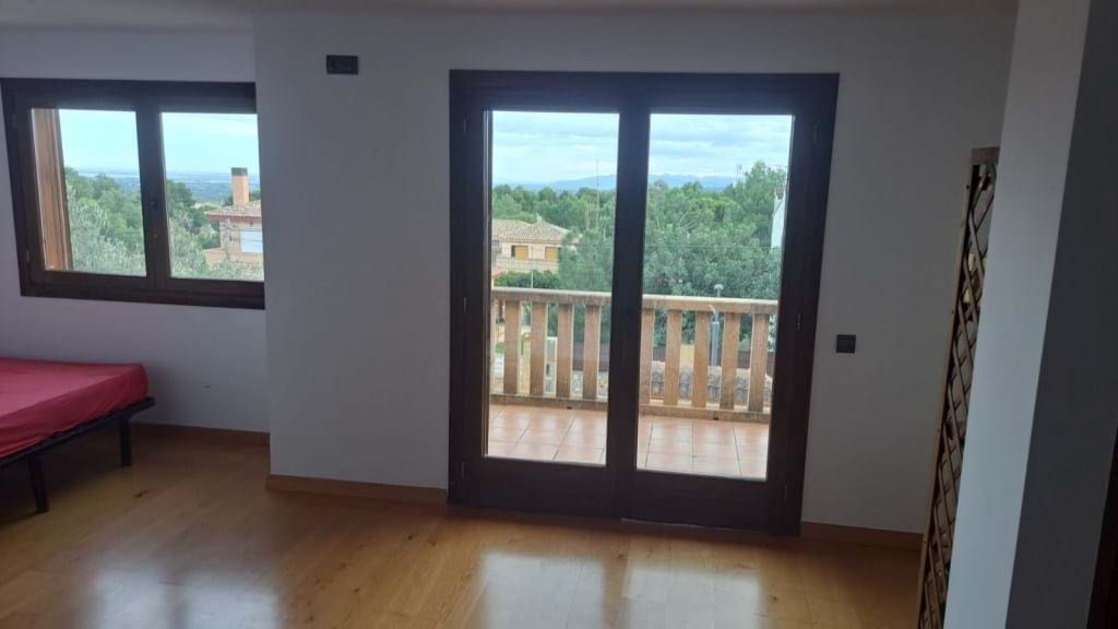 5 bedroom Villa for sale in Montserrat with pool - € 675,000 (Ref: 9891486)