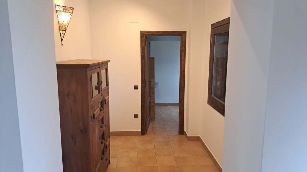 5 bedroom Villa for sale in Montserrat with pool - € 675,000 (Ref: 9891486)