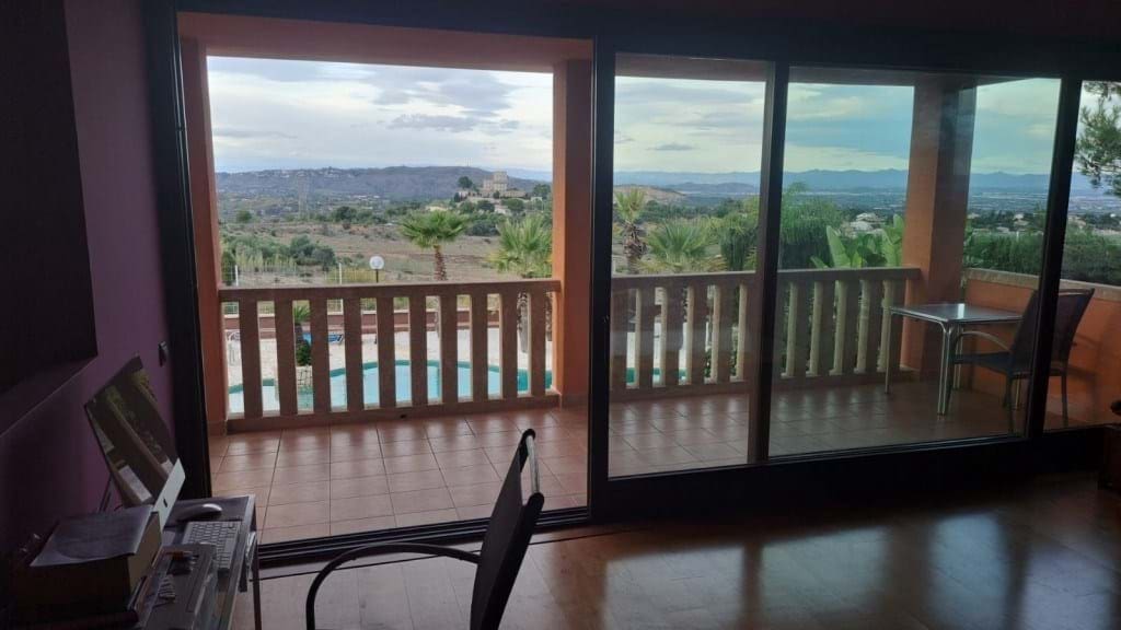 5 bedroom Villa for sale in Montserrat with pool - € 675,000 (Ref: 9891486)