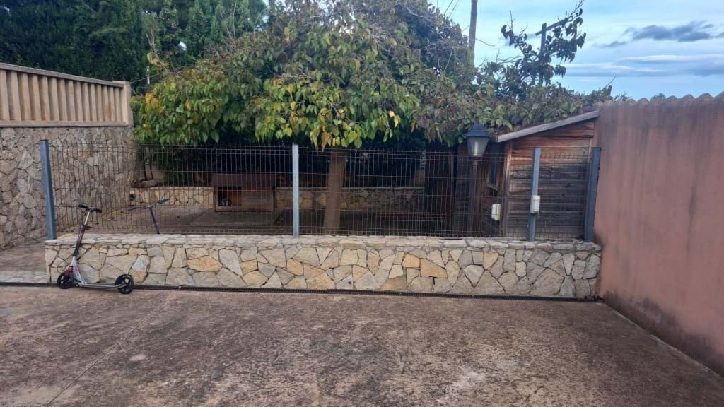 5 bedroom Villa for sale in Montserrat with pool - € 675,000 (Ref: 9891486)