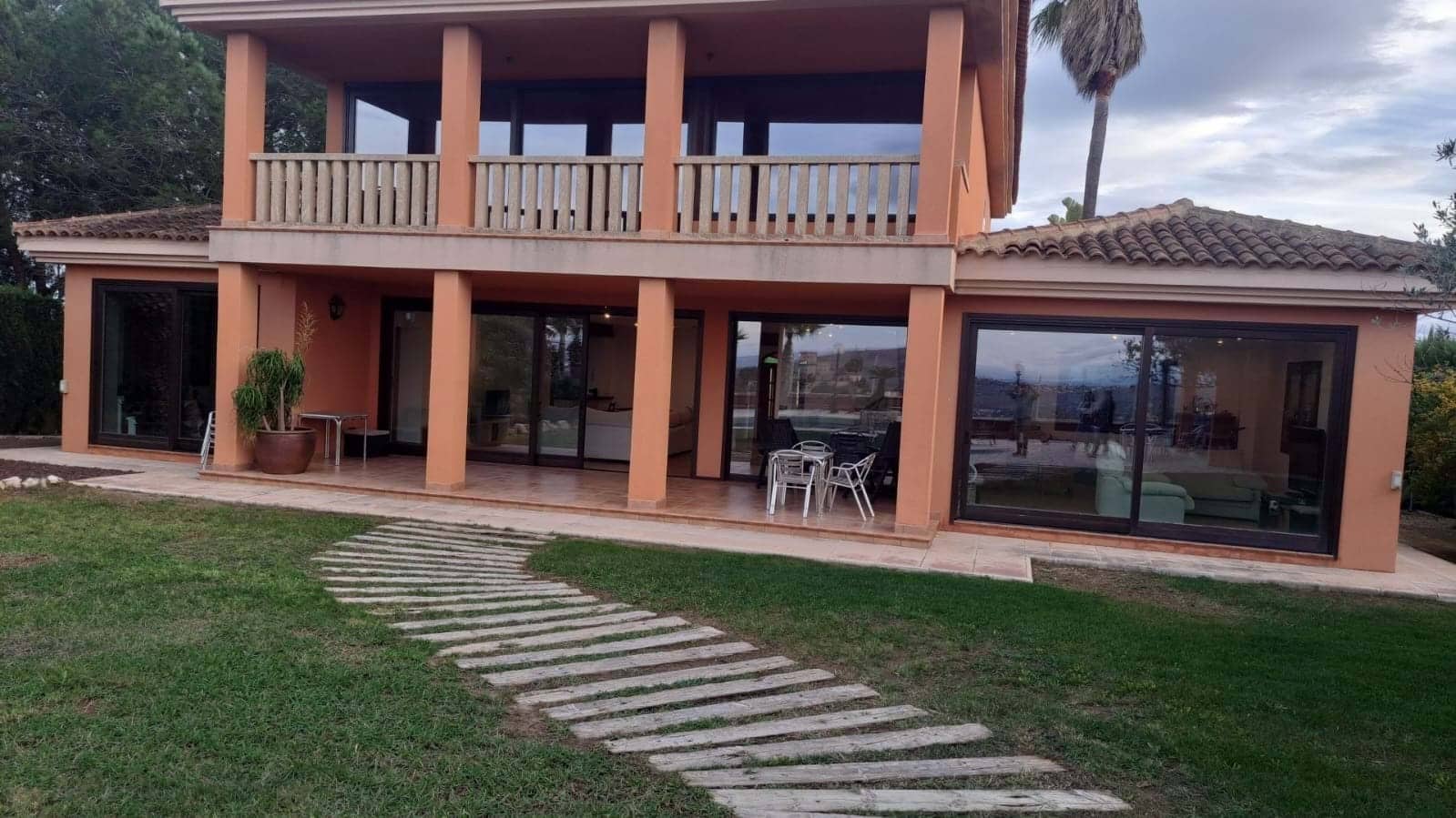 5 bedroom Villa for sale in Montserrat with pool - € 675,000 (Ref: 9891486)