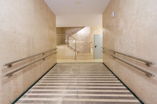 Piso de 3 habitaciones en Granada ciudad en venta - 243.000 € (Ref: 10013453)