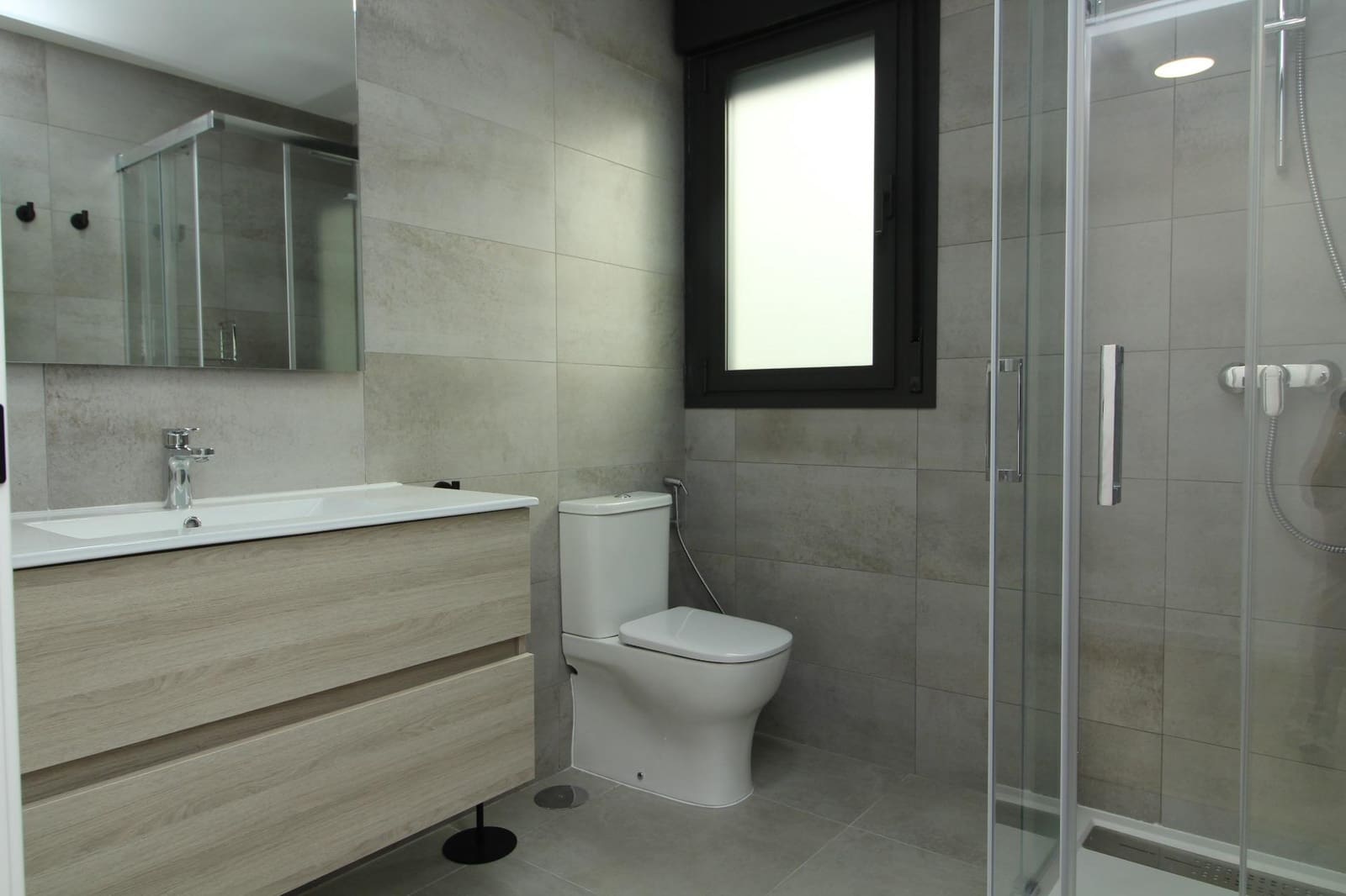 2 Zimmer Wohnung zu vermieten in Granada Stadt mit Pool Garage - 1.250 € (Ref: 10025843)